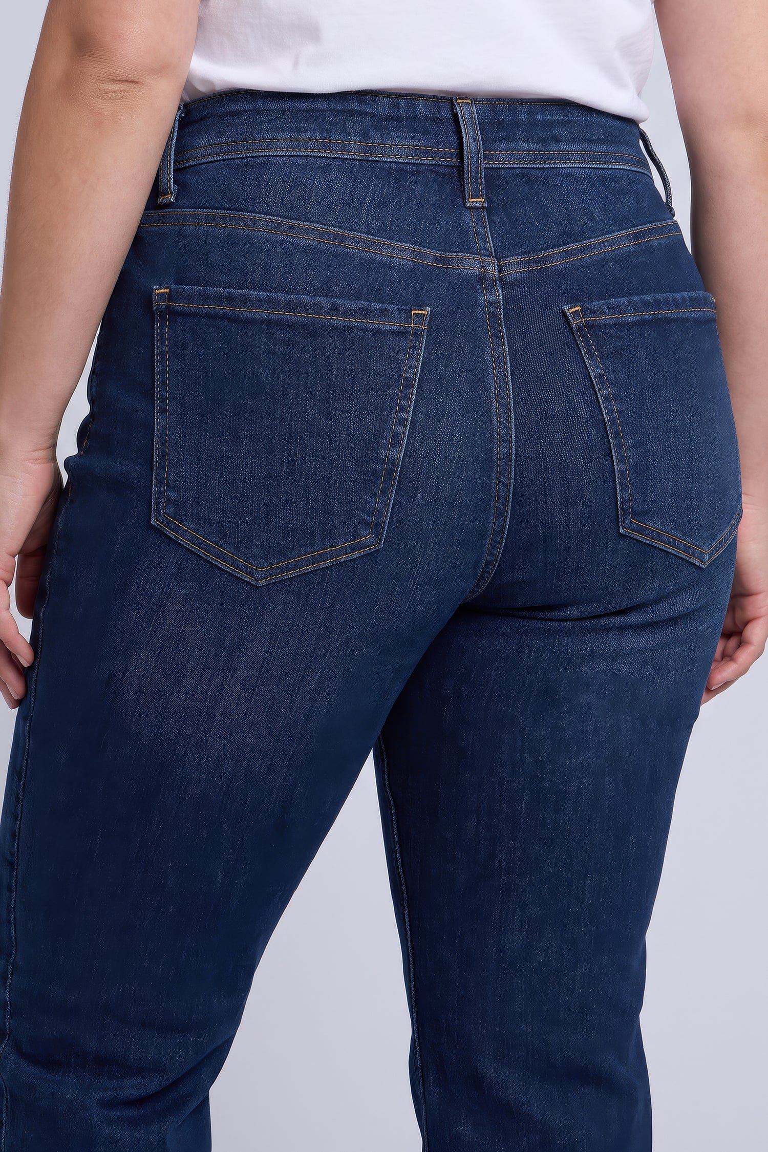 Brooke Loose Straight Jeans in Plus Size thumbnail 2