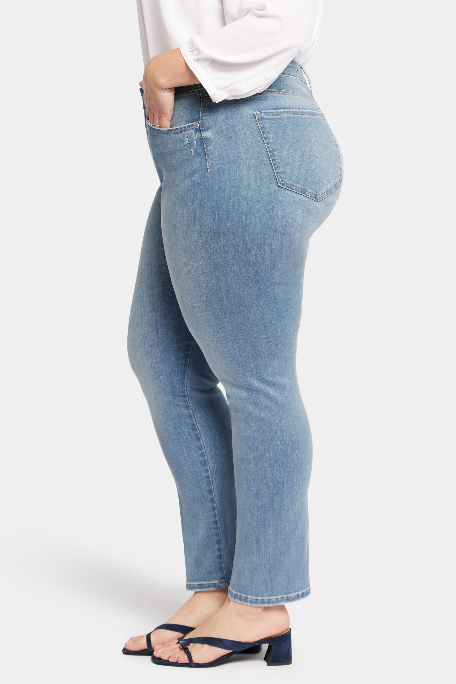 Le Silhouette Sheri Slim Jeans in Plus Size thumbnail 3