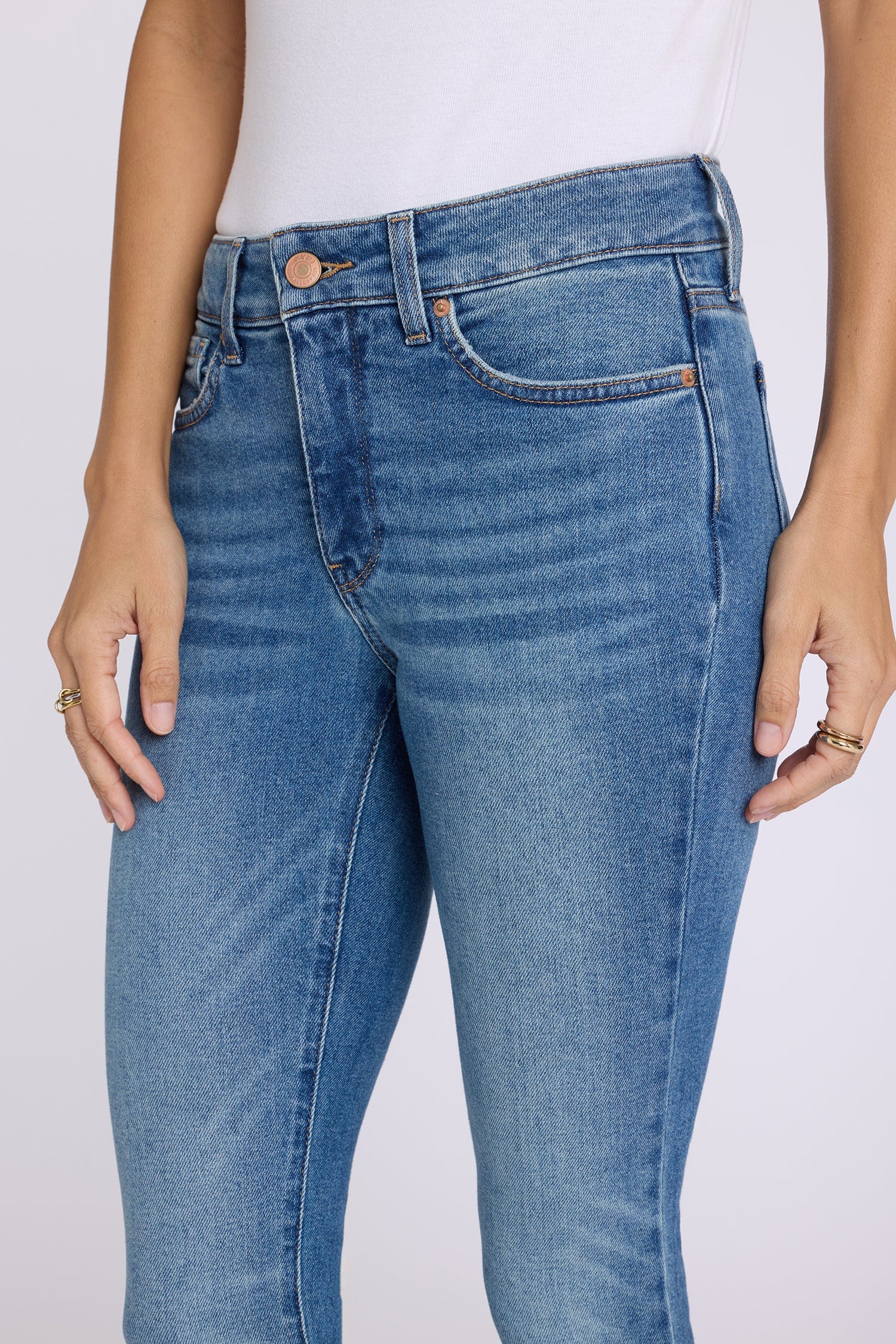 Ami Skinny Jeans in Petite thumbnail 5