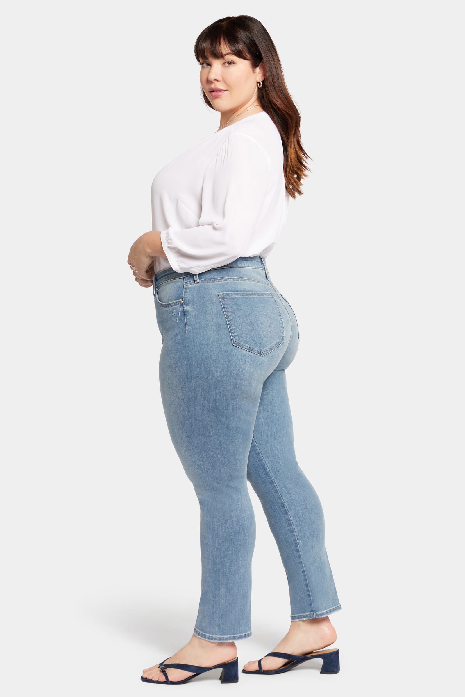 Le Silhouette Sheri Slim Jeans in Plus Size thumbnail 5