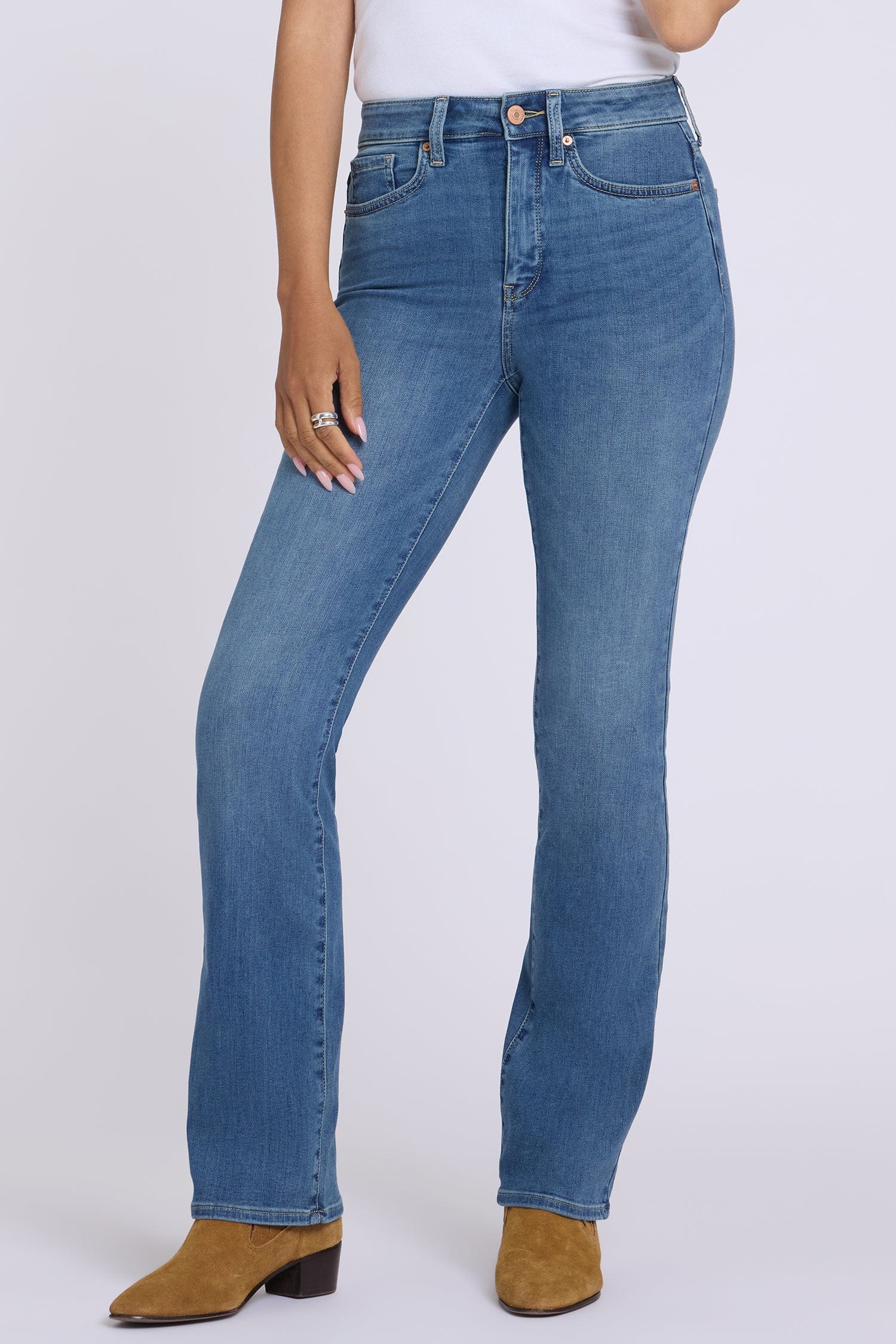 Barbara Bootcut Jeans in Petite thumbnail 4