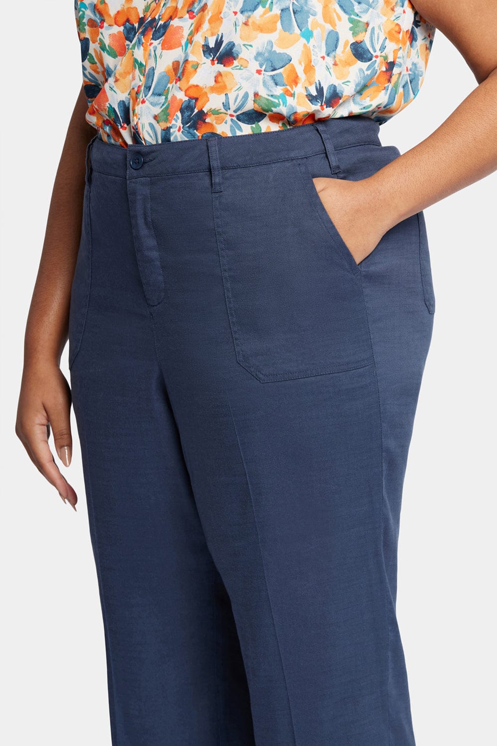 Wide Leg Cargo Capri Pants in Plus Size thumbnail 6