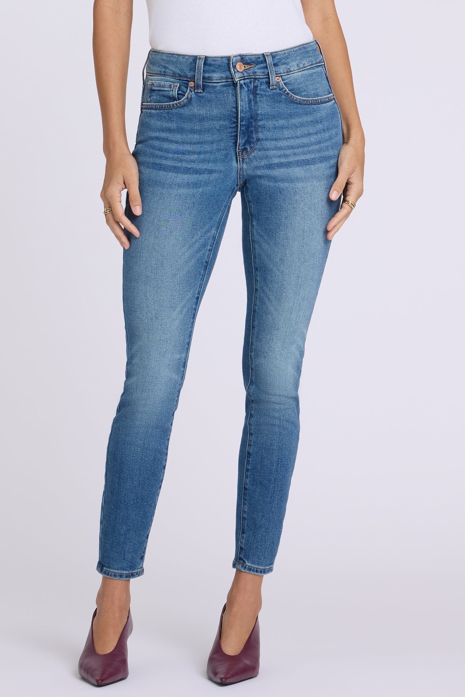 Ami Skinny Jeans in Petite thumbnail 4