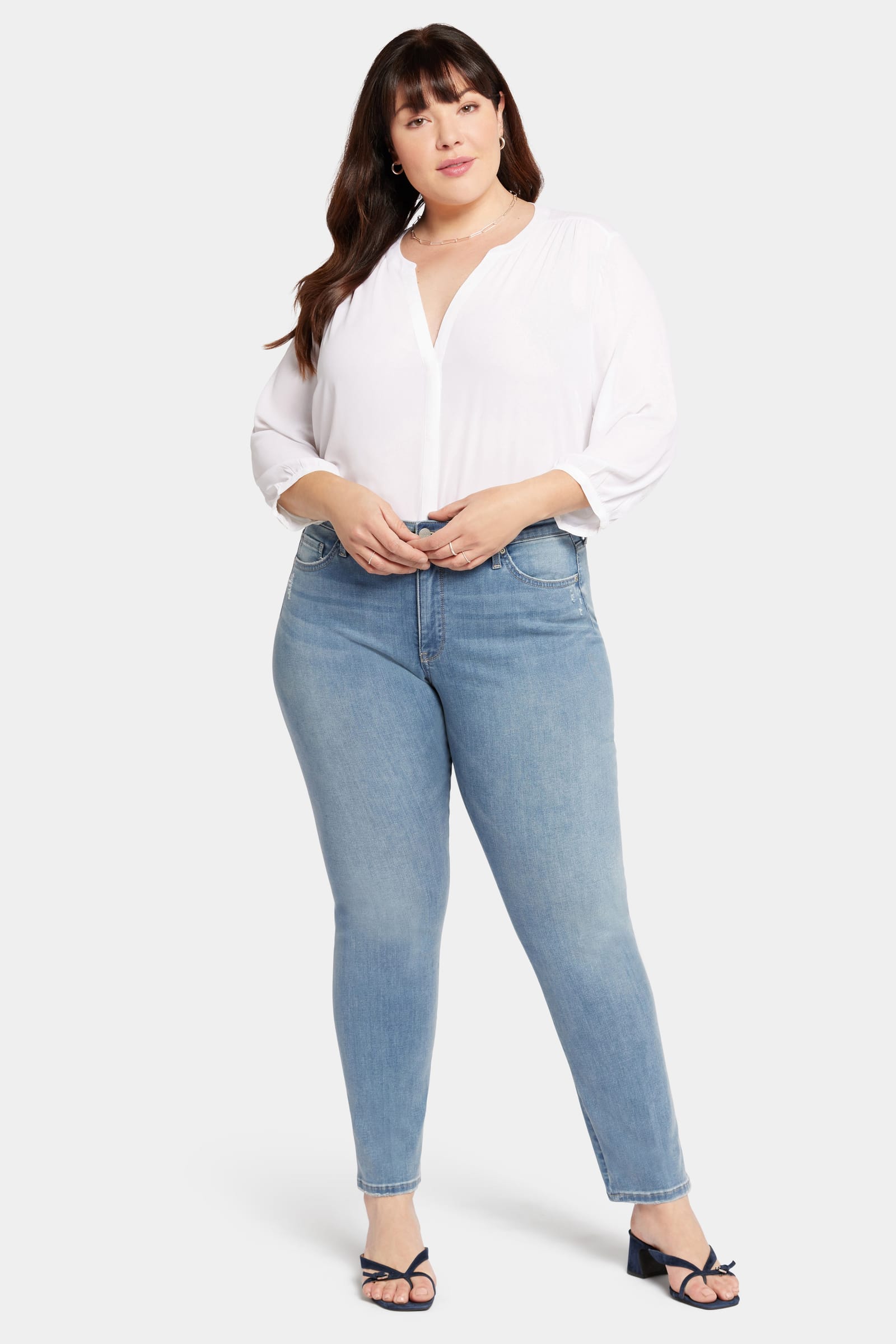 Le Silhouette Sheri Slim Jeans in Plus Size thumbnail 4