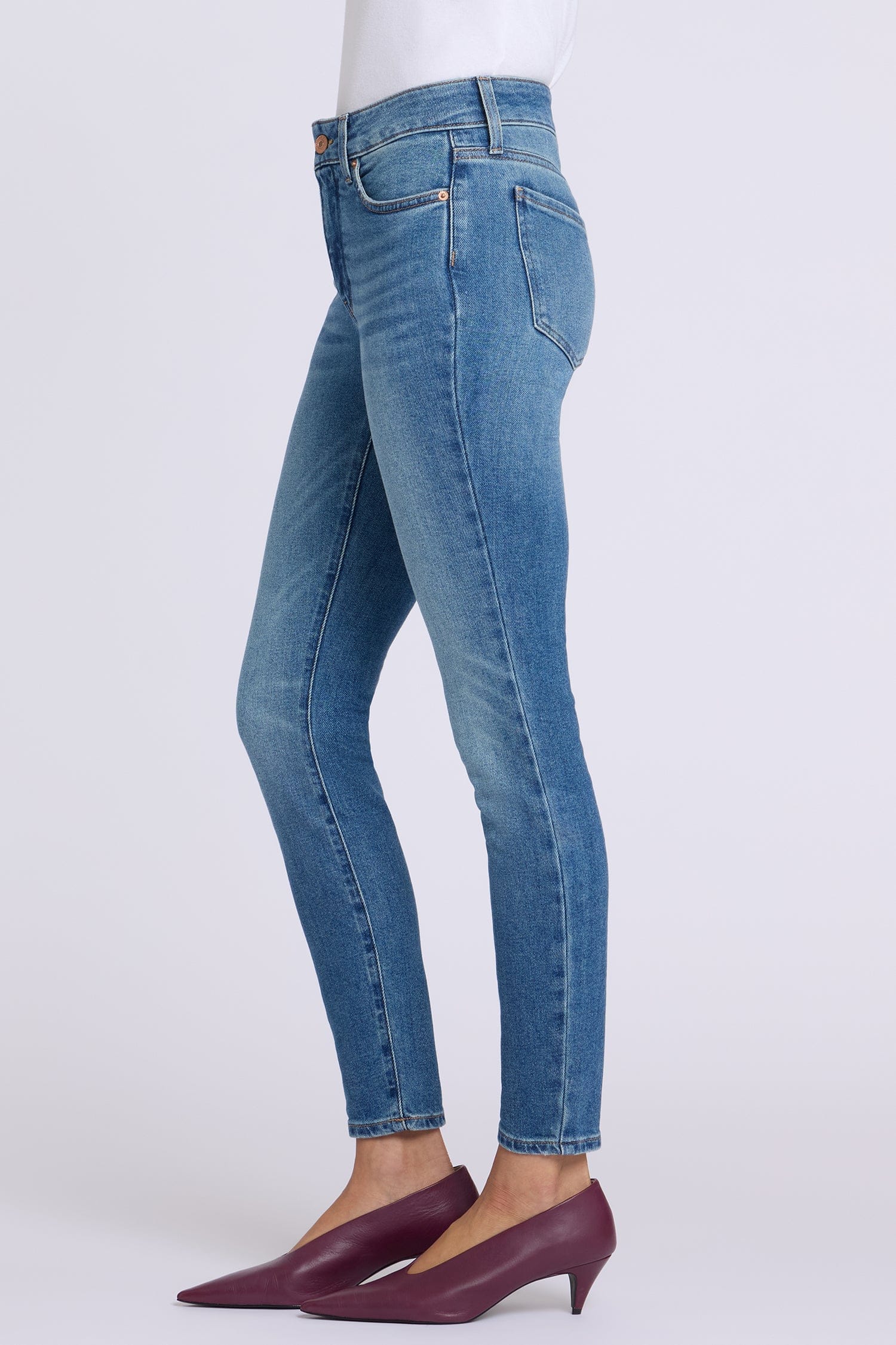 Ami Skinny Jeans in Petite thumbnail 3