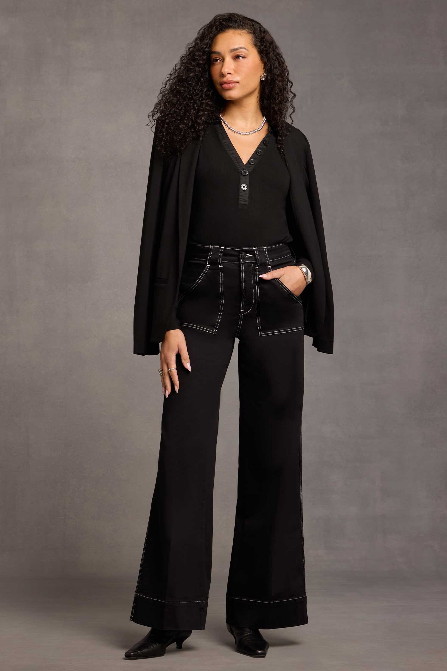 8 / Black