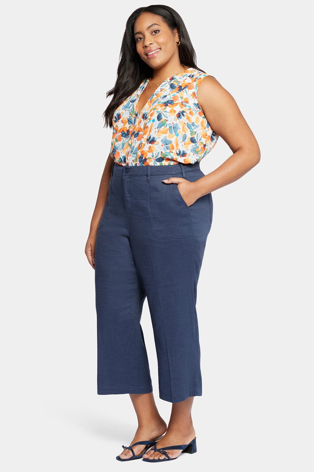 Wide Leg Cargo Capri Pants in Plus Size thumbnail 5