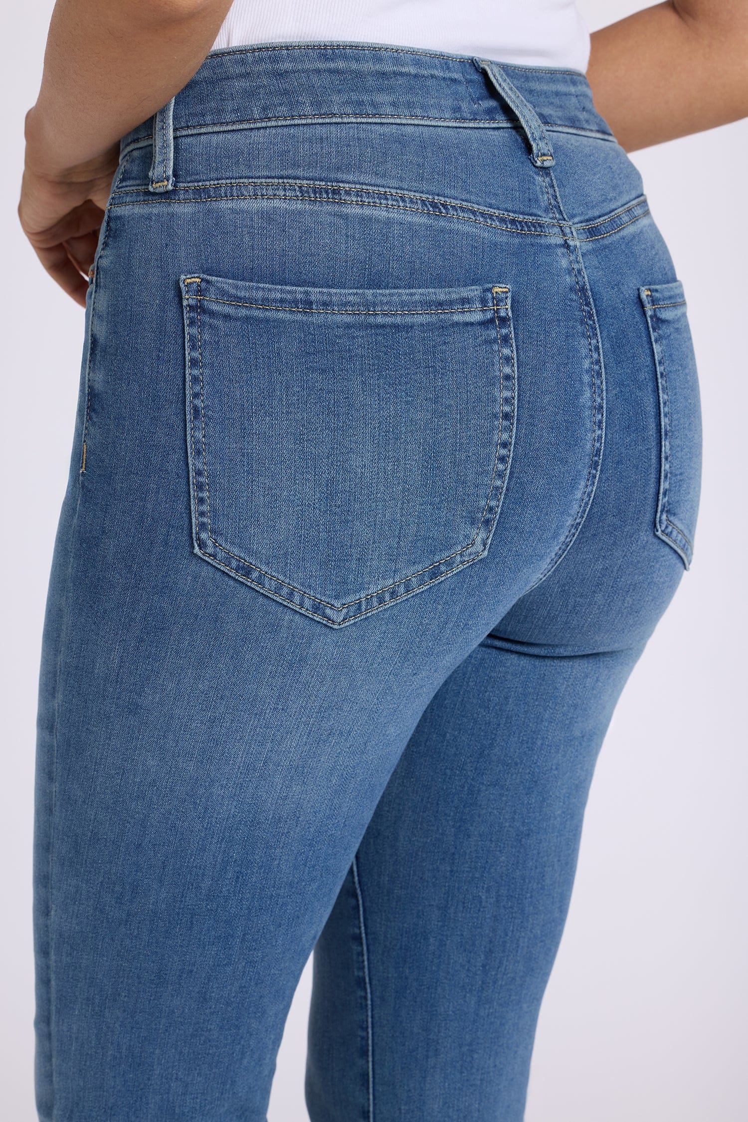 Barbara Bootcut Jeans in Petite thumbnail 5