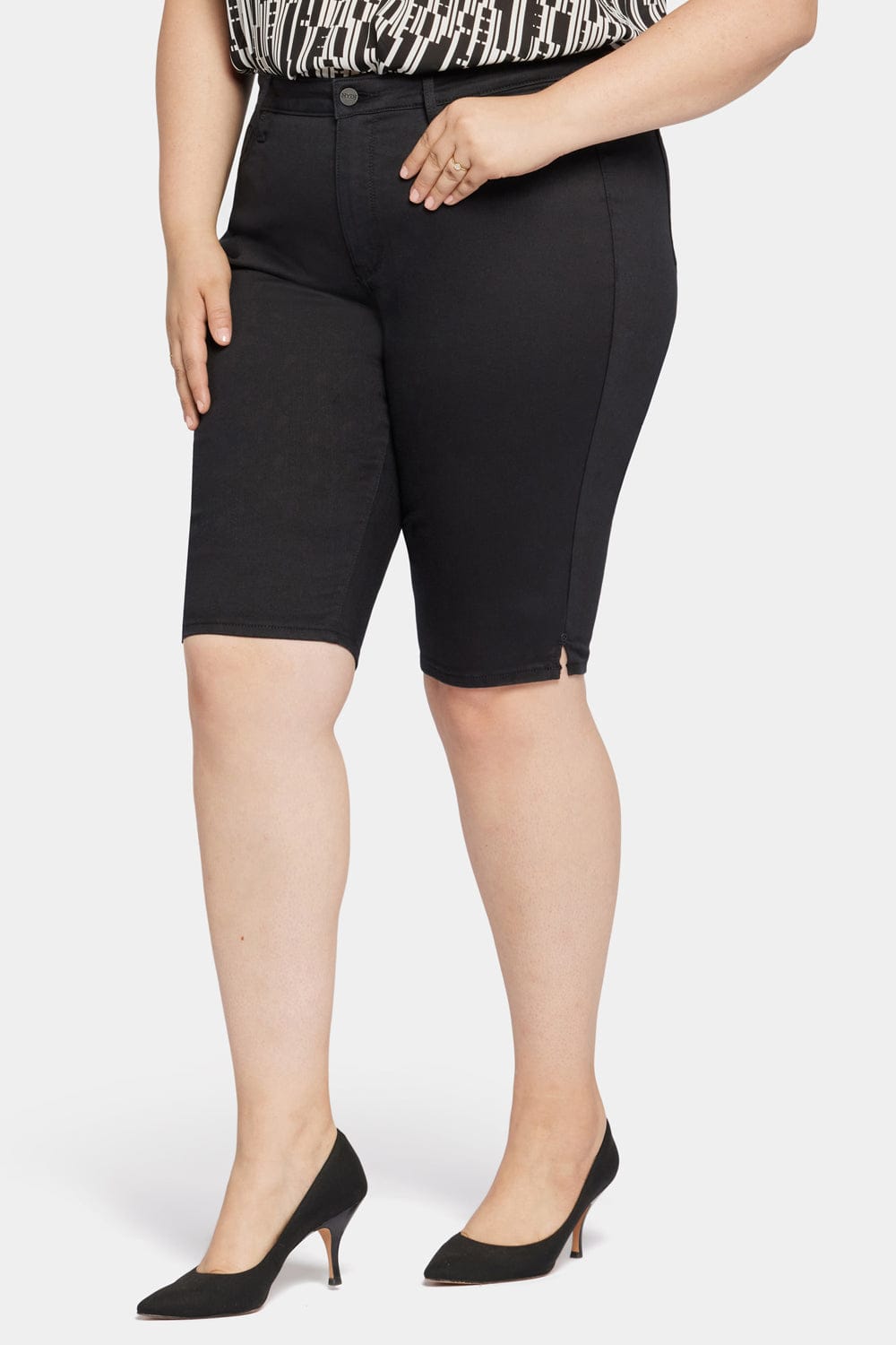 Sophie Bike Capri Jeans in Plus Size thumbnail 3