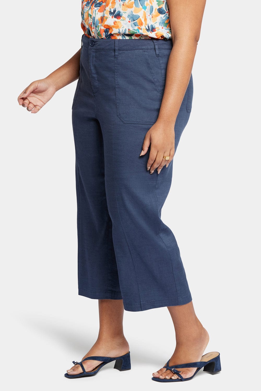 Wide Leg Cargo Capri Pants in Plus Size thumbnail 3
