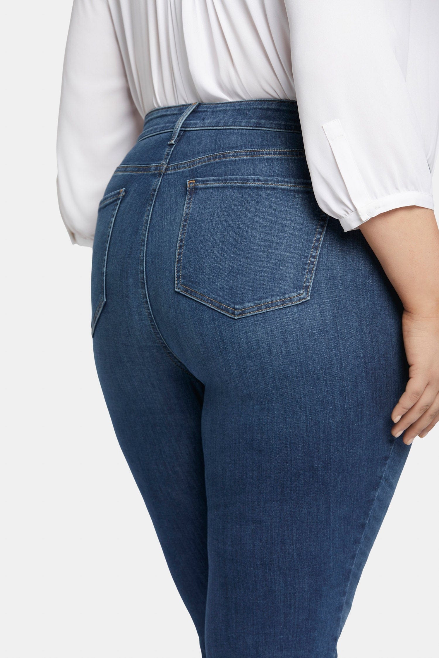 Marilyn Straight Jeans in Plus Size thumbnail 6
