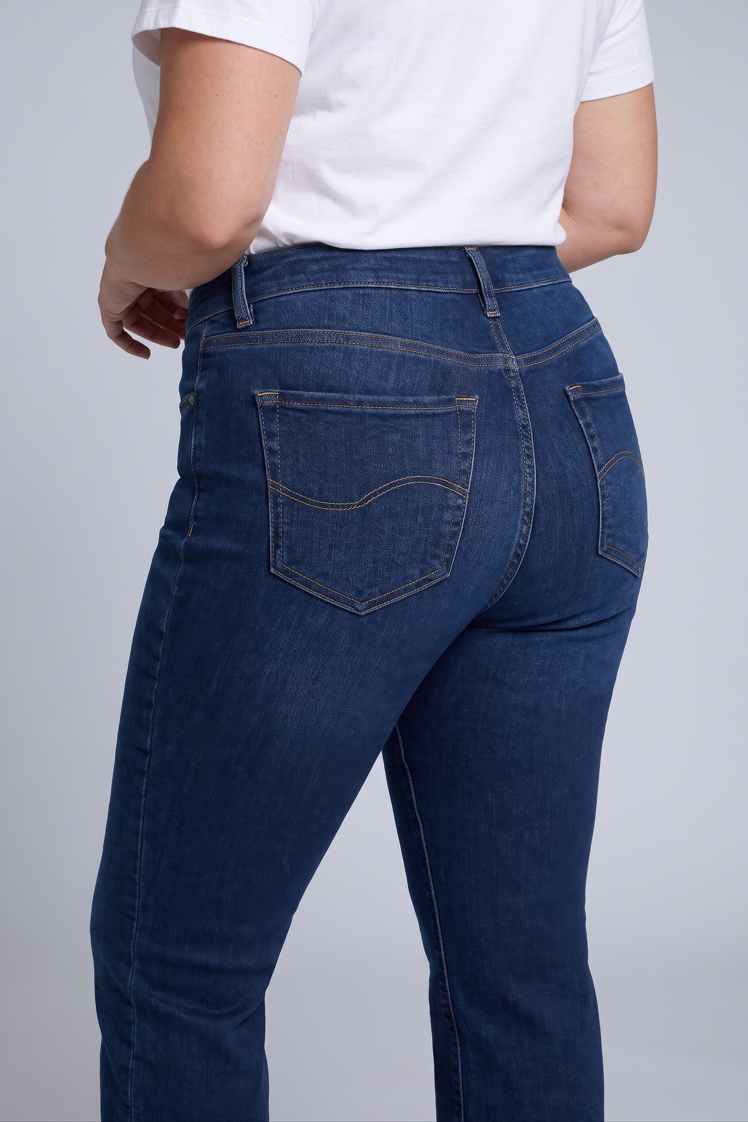 Brooklyn Bootcut Jeans in Plus Size thumbnail 5